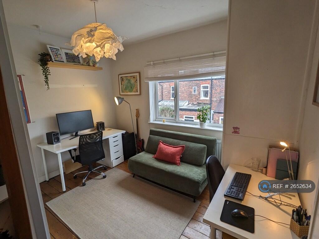 Back Double Bedroom With Built In Wardrobes