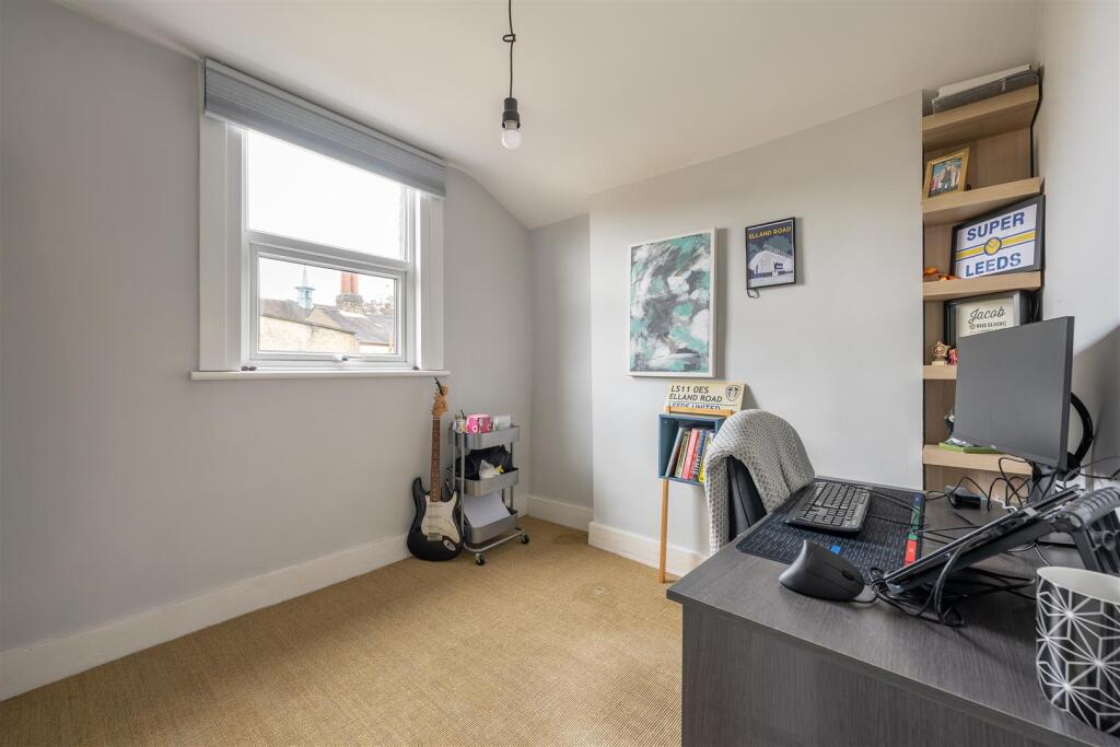 Queens Grove Road E4