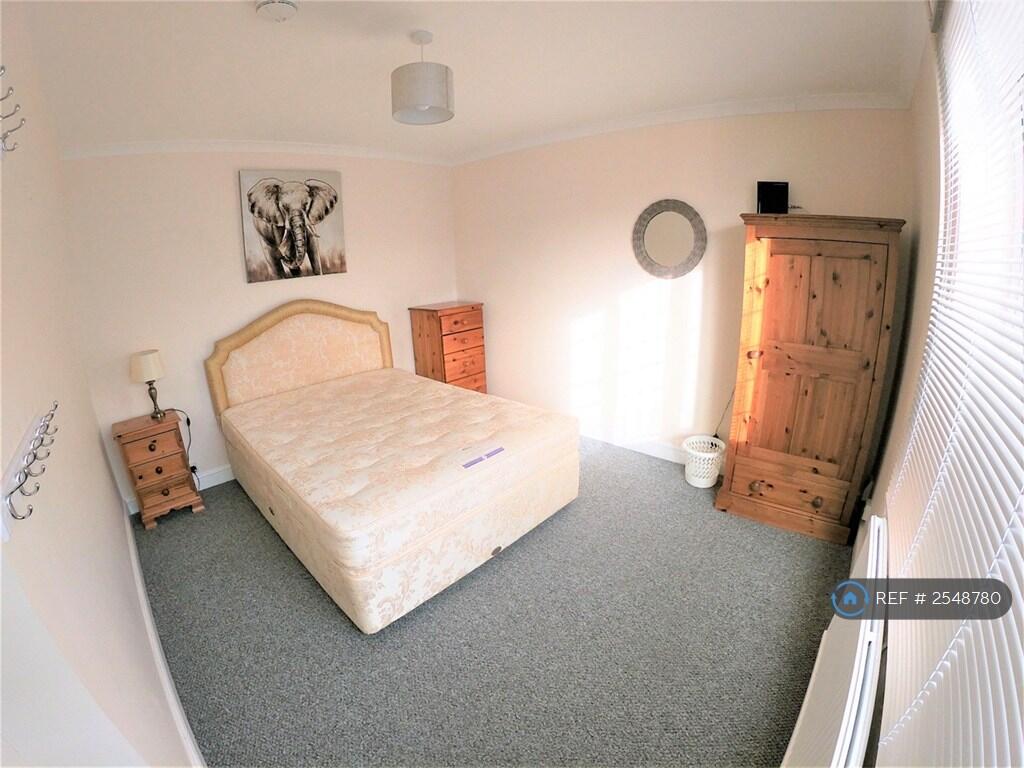 Spacious Ground Floor Double Room