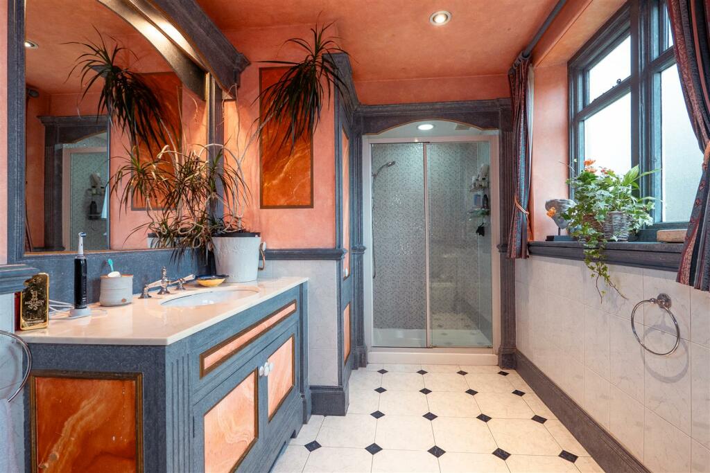Family Bathroom Aspect 2