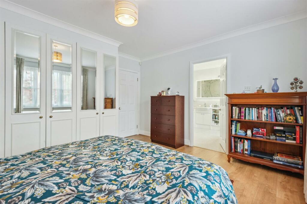 Fitzroy Crescent, W4 - FOR SALE