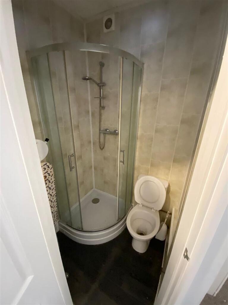 ensuite room 2.JPG