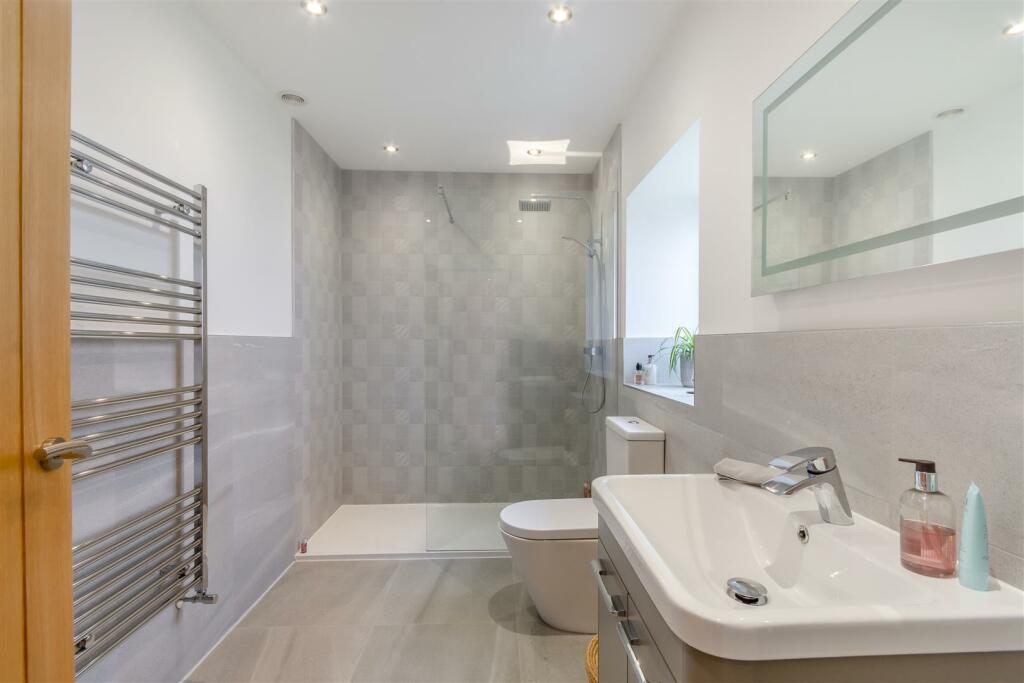 8583926-interior62.jpg