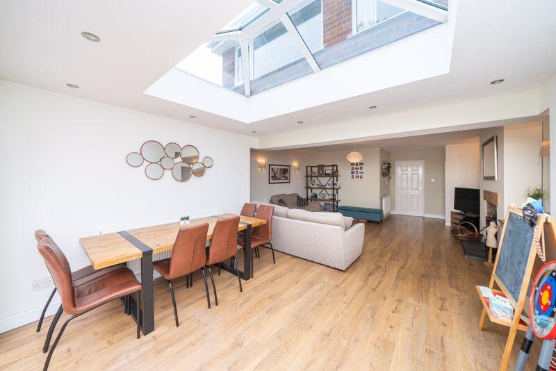 OPEN PLAN LIVING/DINING