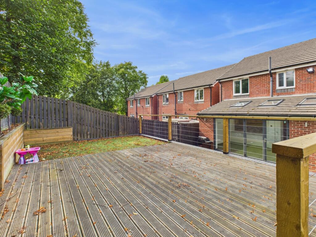 CAM03729G0-PR0113-STILL029