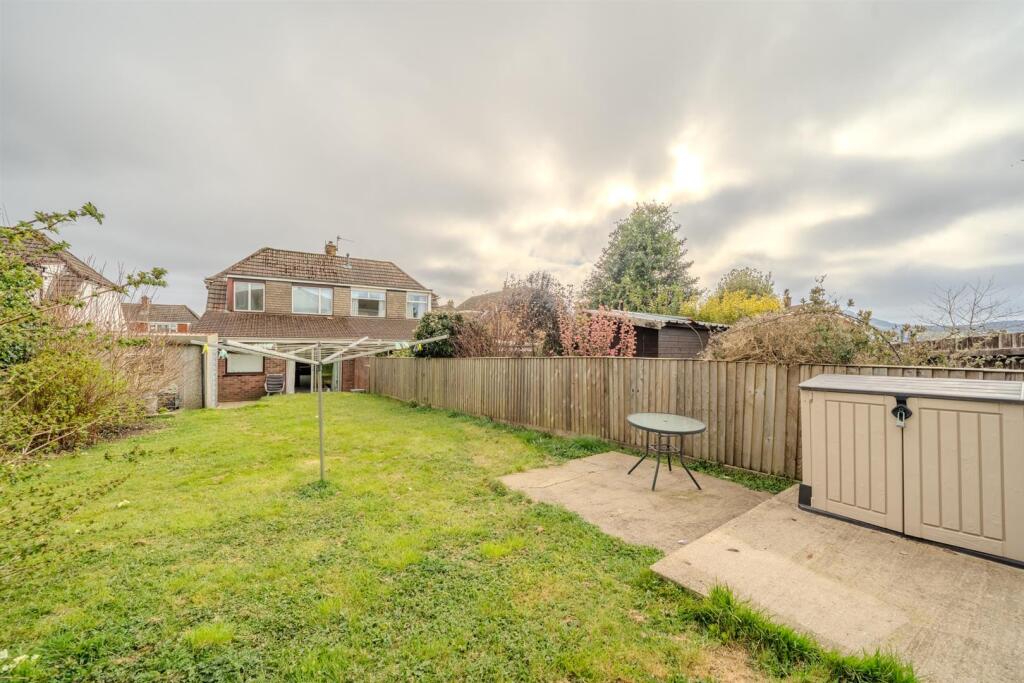 12 Trostrey Close-5.jpg