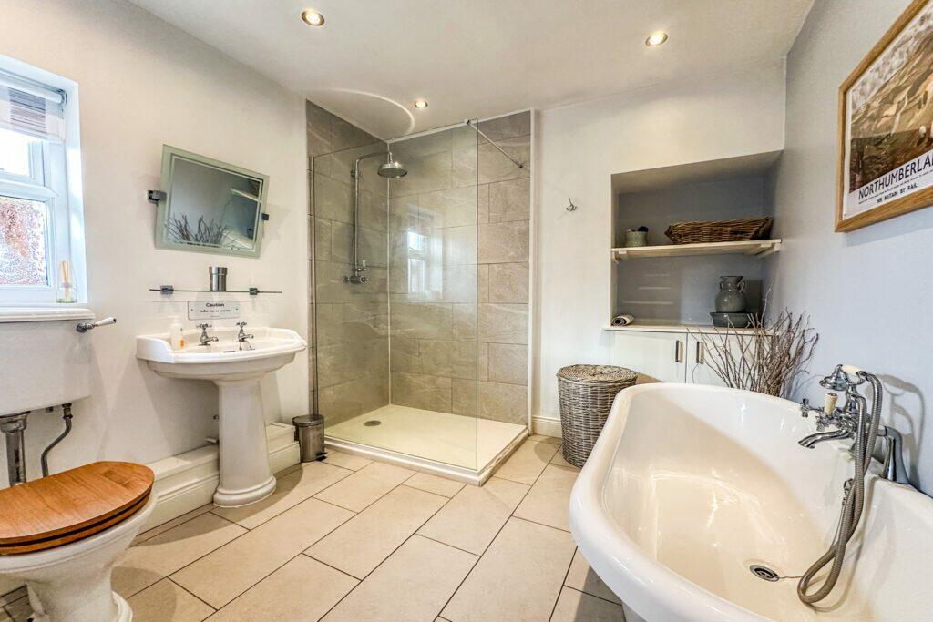 The Waiting Room - Bathroom