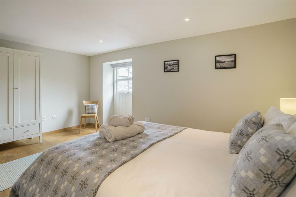 8508933-interior15.jpg