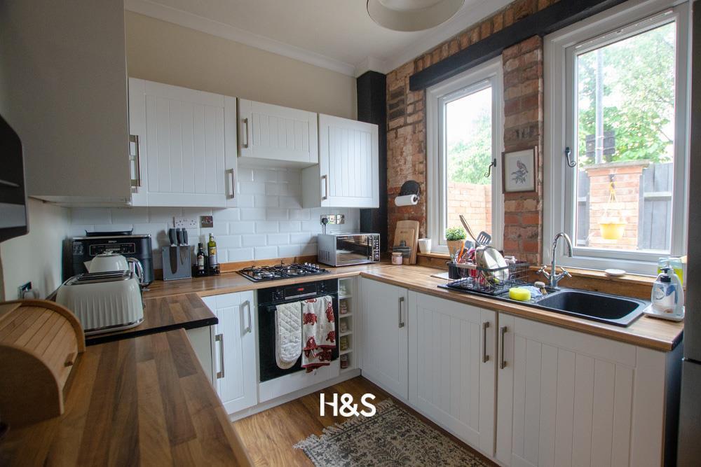 10 Hamlet Road - kitchen1.jpg