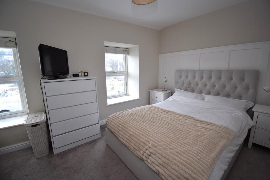 Bedroom 1.JPG