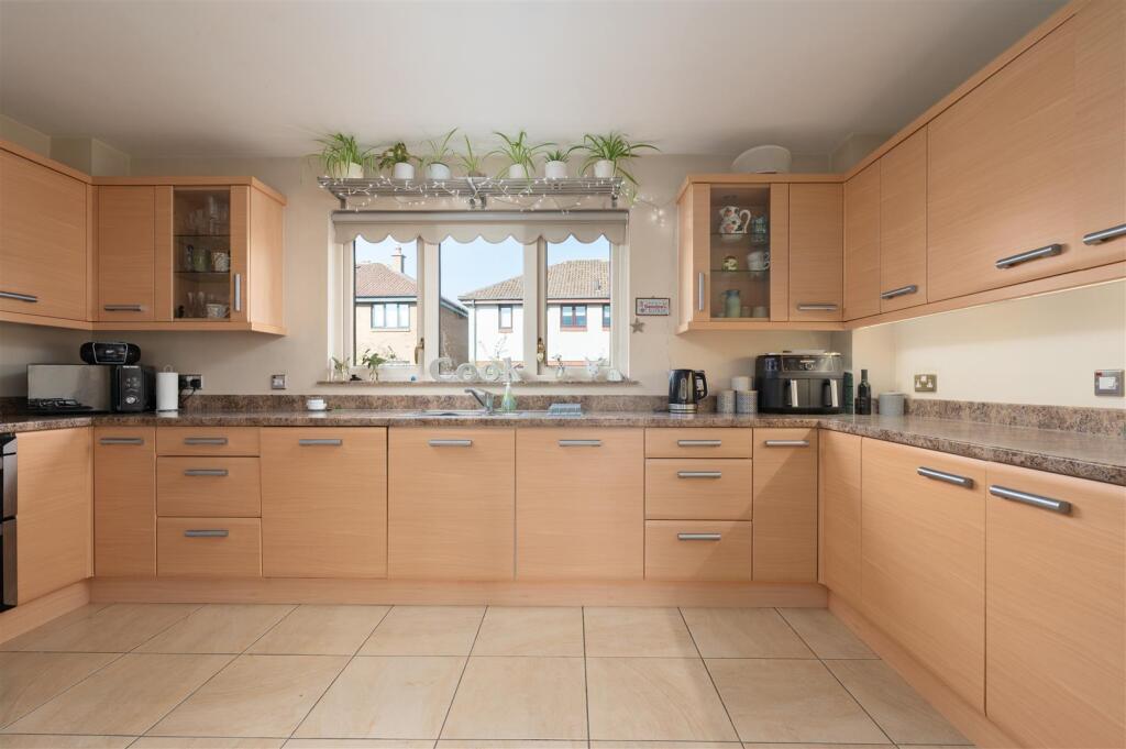 13 Westhall Crescent 012.JPG