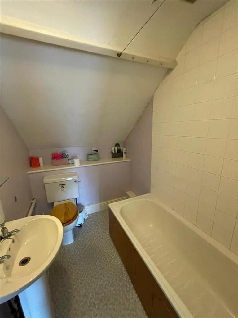Bathroom 2.jpg