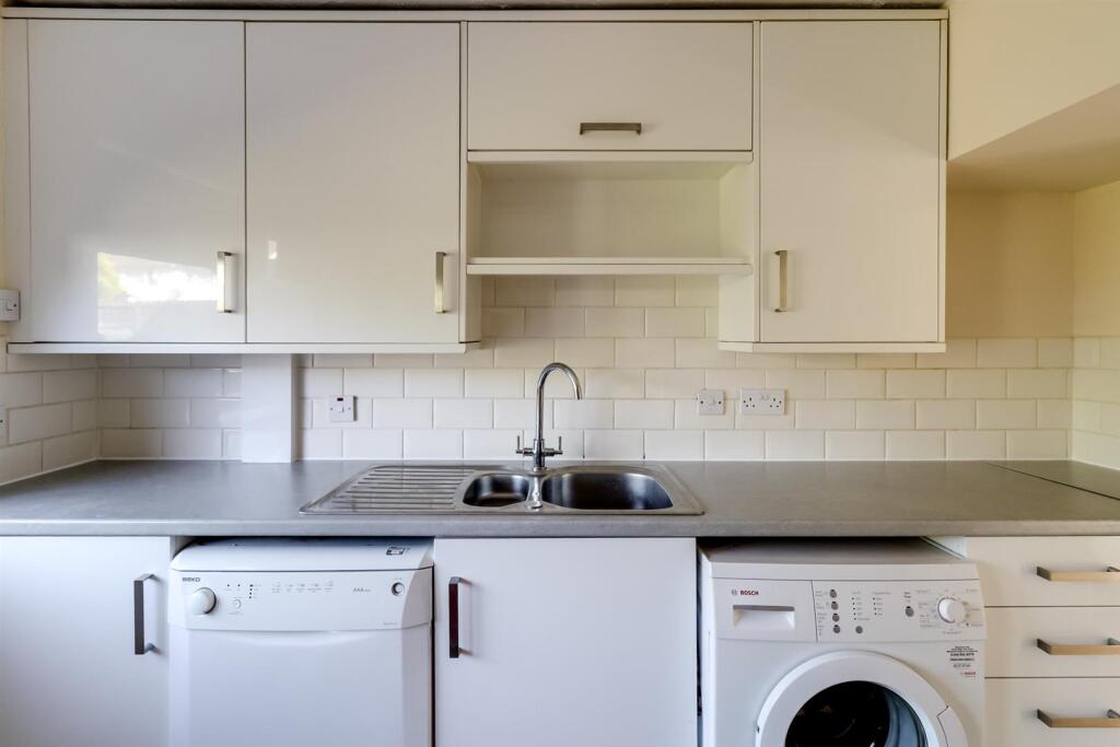 Kitchen (4).jpg