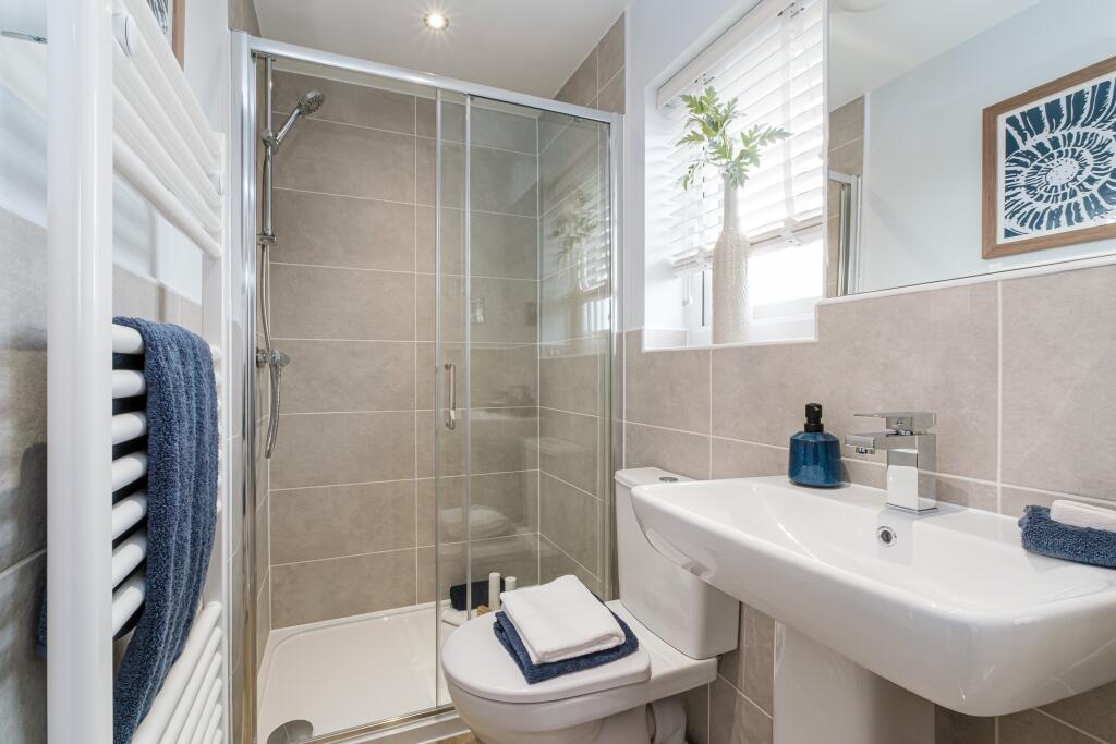 Interior view of the en suite in our 4 bed Alderney home