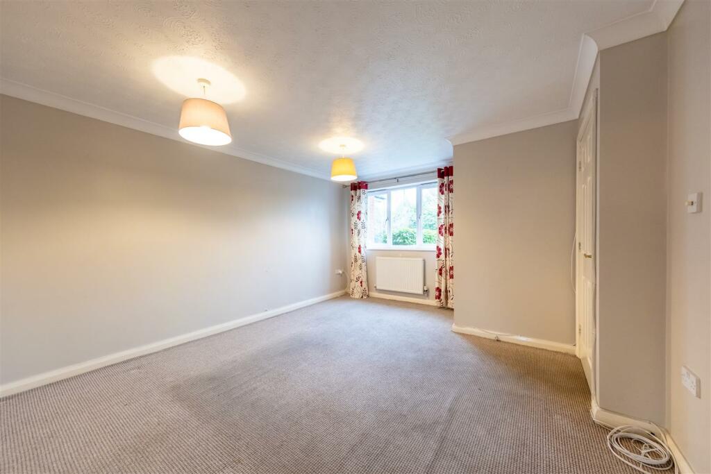 3 Harewood Close-007.jpg