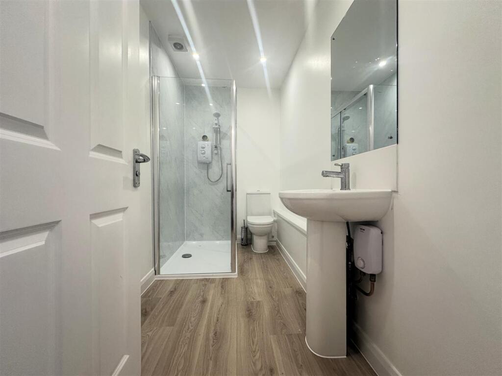 Shower Room .jpg
