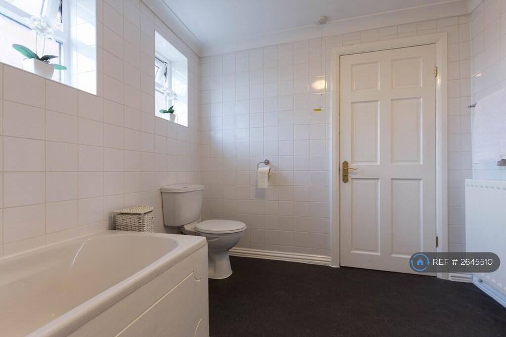 Luxury Bathroom With Bath