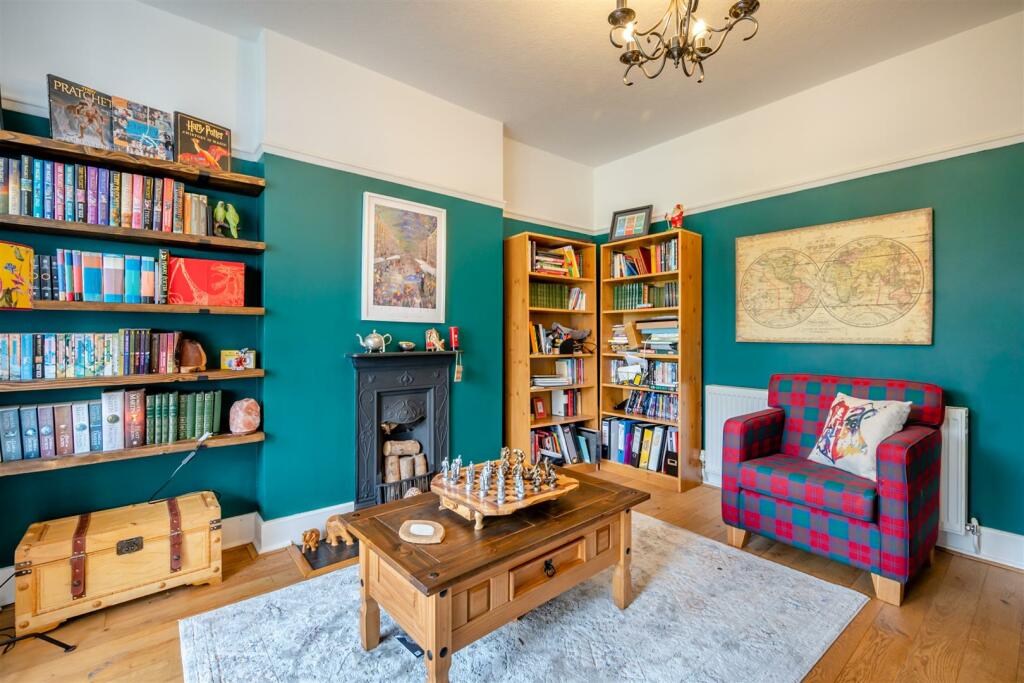8586991-interior11.jpg