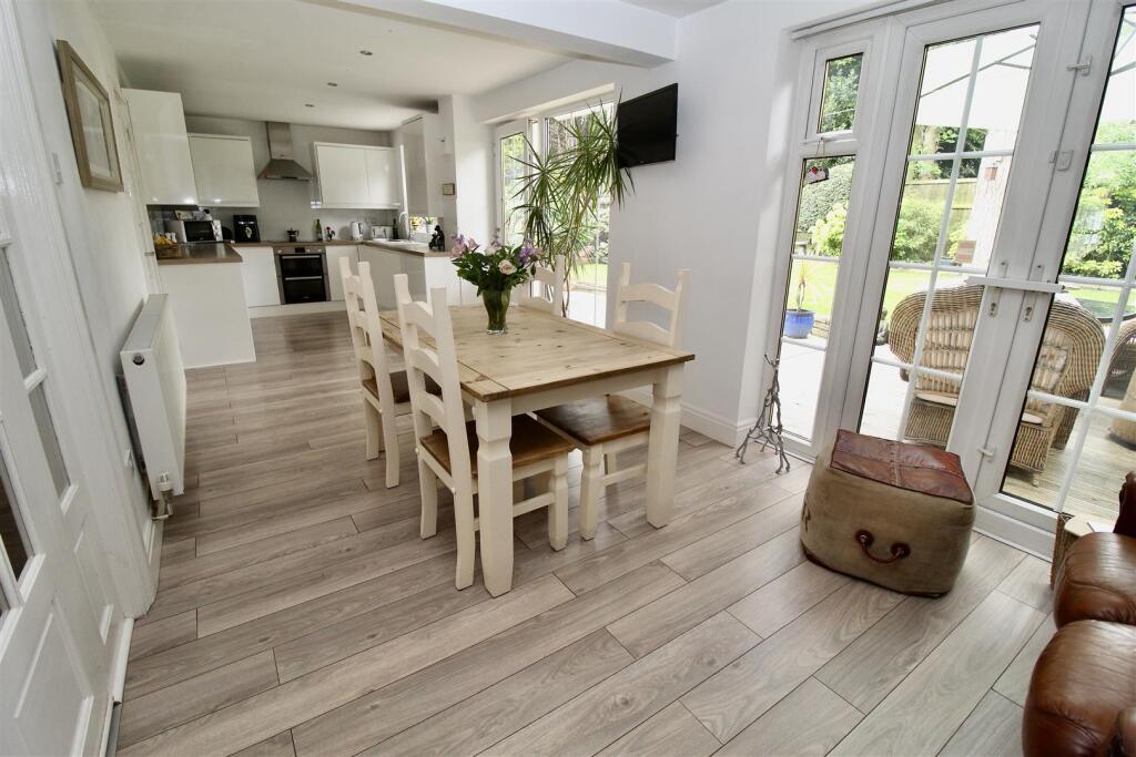 Family Kitchen/Dining/Sitting Room