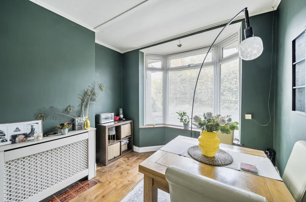 1374279-9-690cc18...