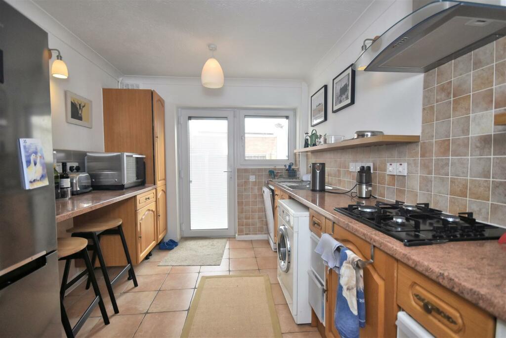 Kitchen 1.jpg