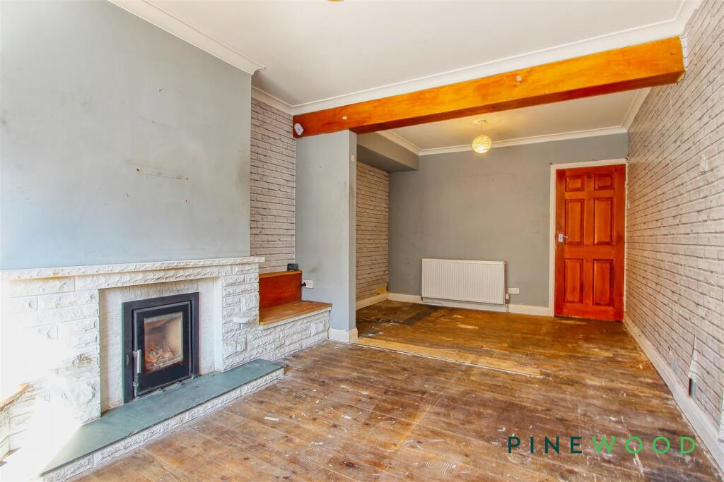 LOUNGE / DINING ROOM