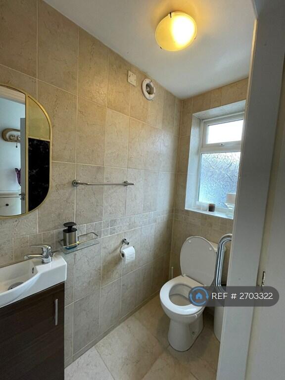 Hollinwell Avenue, Nottingham, NG8