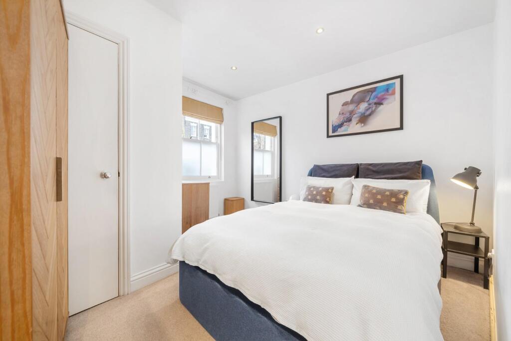 Bedroom 1.jpg