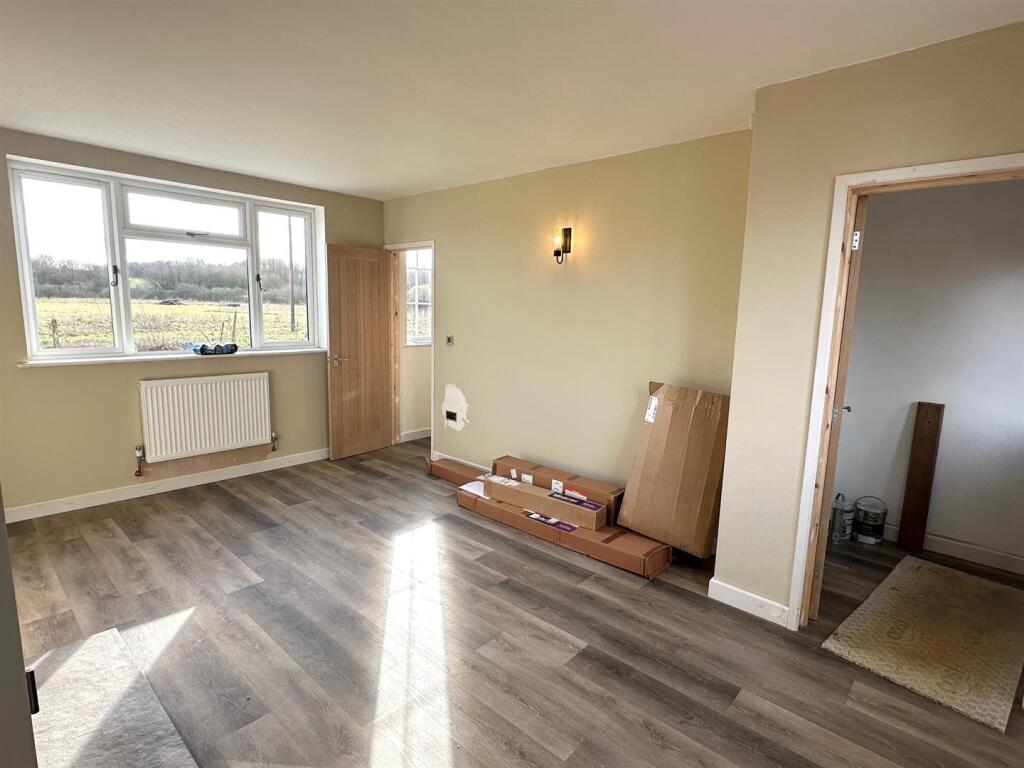 Living Room 1.jpg