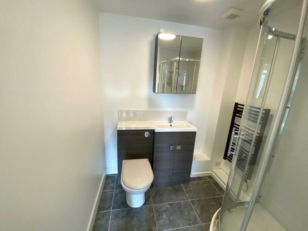 new road bathroom 1.jpg
