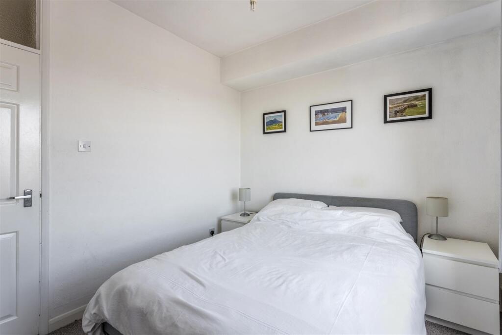 Flat 4, 30 Buckingham Street-12.jpg