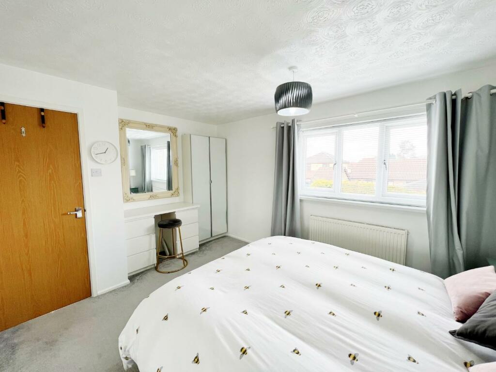 Bedroom 1 pic 2.jpg