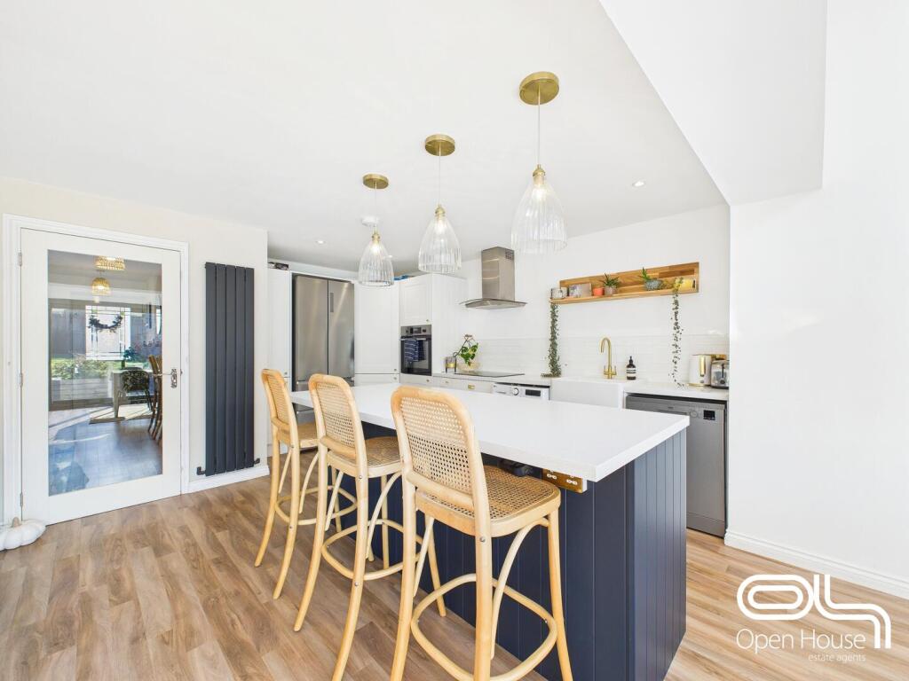 Kitchen / Living Area