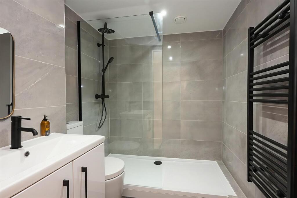 27YarmouthRoad-83 - Bathroom - Industrial - 0.jpg