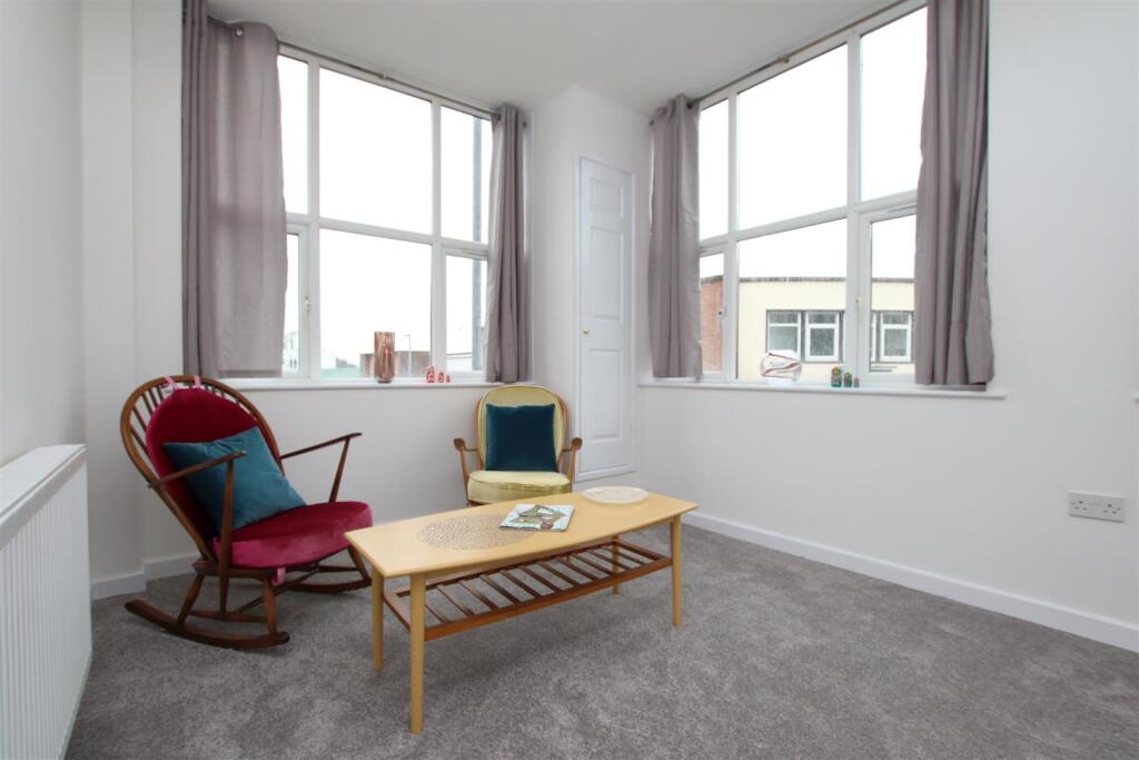 Living Area.JPG