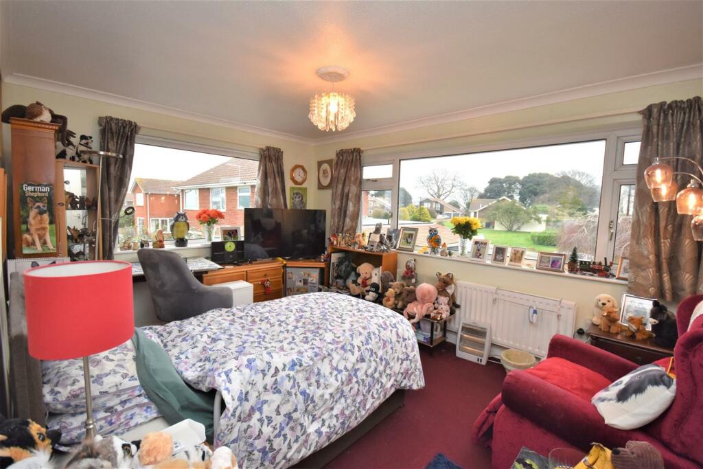Bedroom 1.JPG