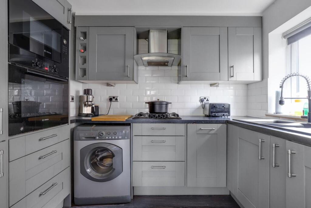 05-743cJHPropWpen - 2 Capel Court - 13-medium.jpg