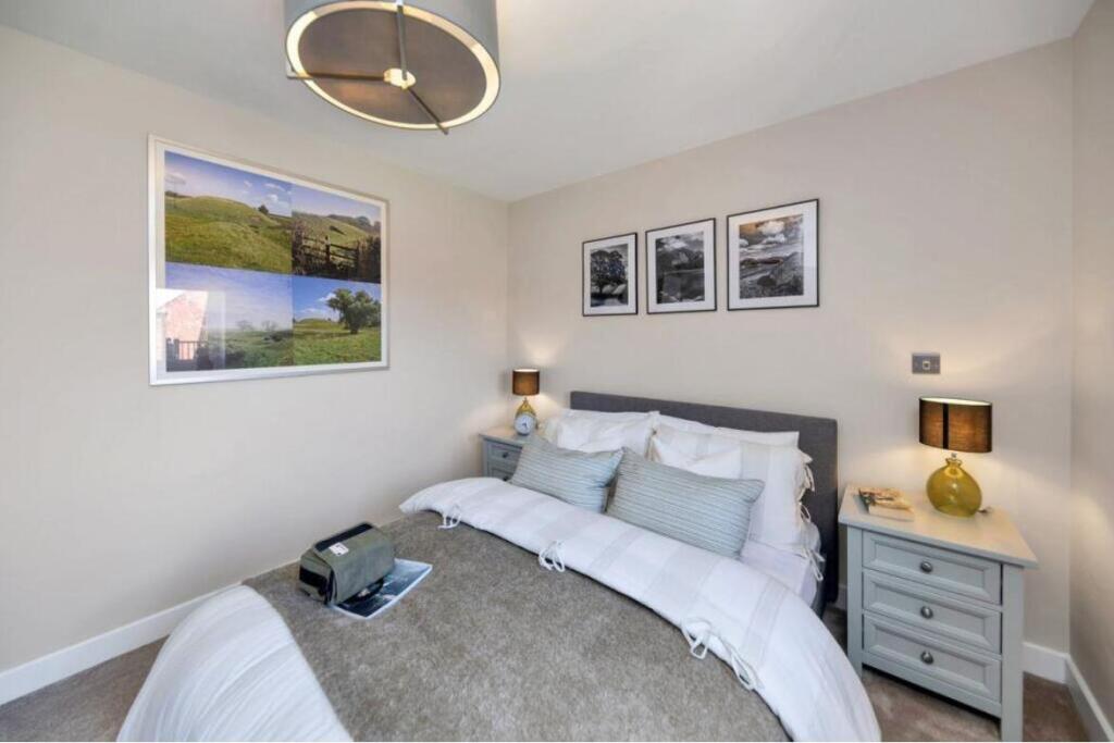 bedroom 3.JPG