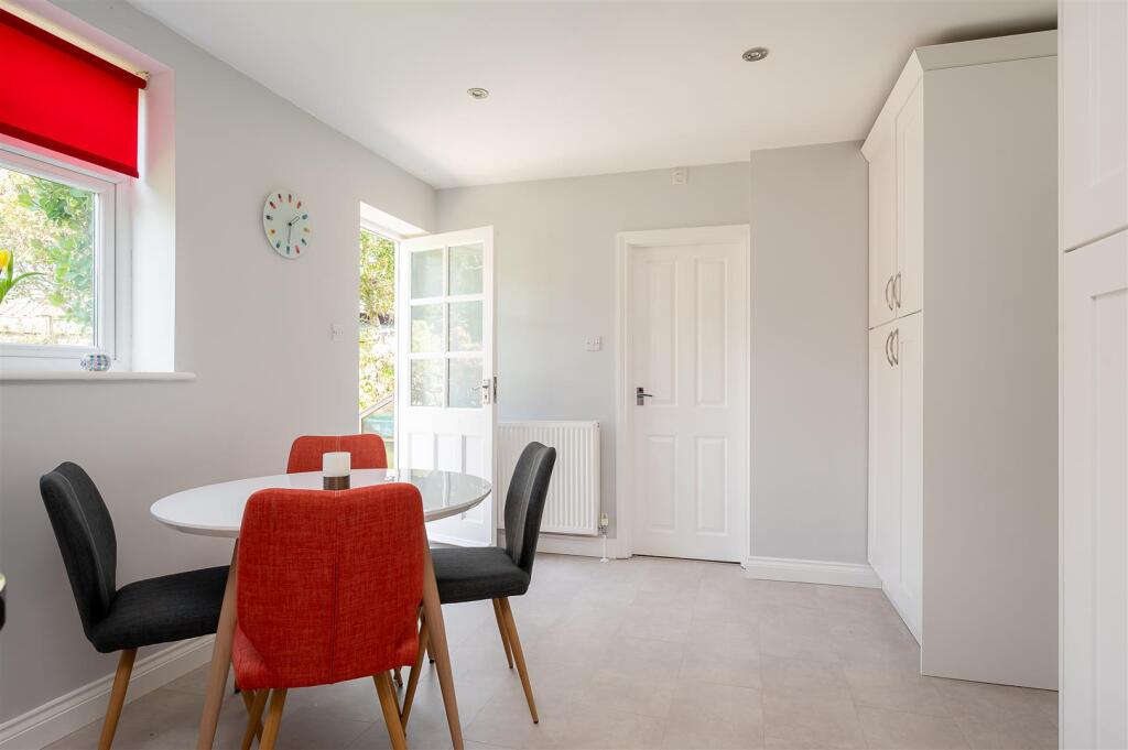 OPEN PLAN KITCHEN / DINER