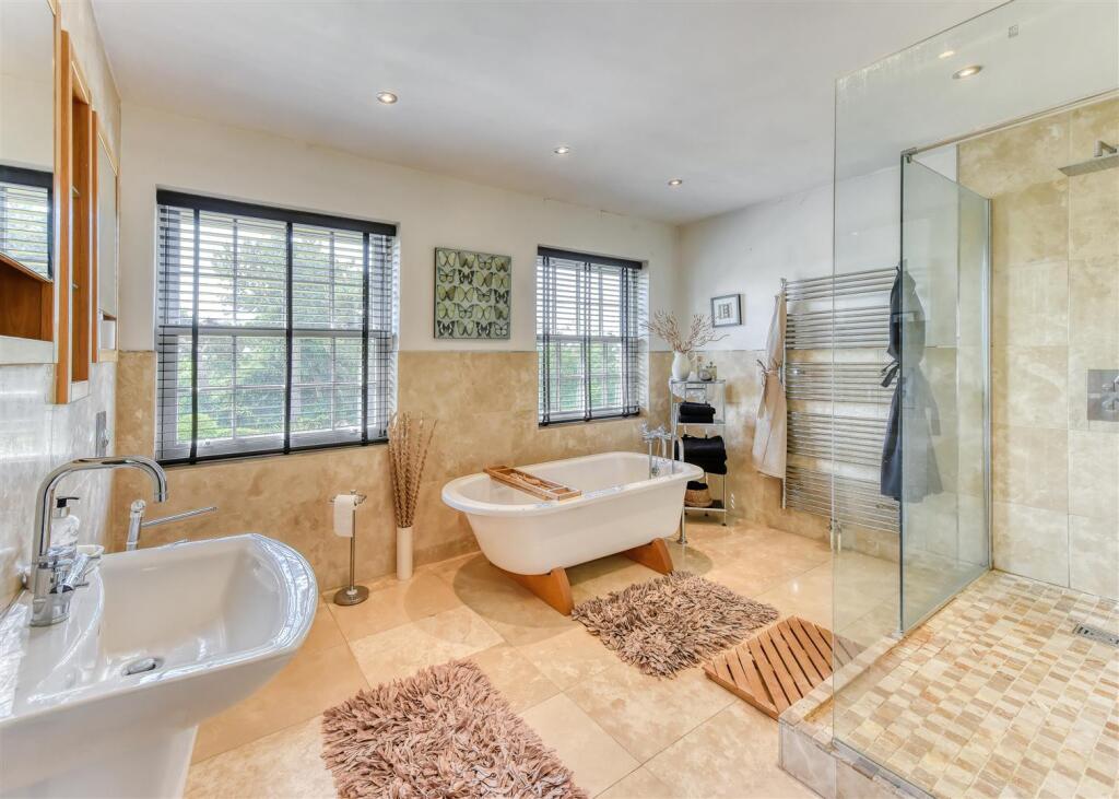 Pine House-bathroom.jpg