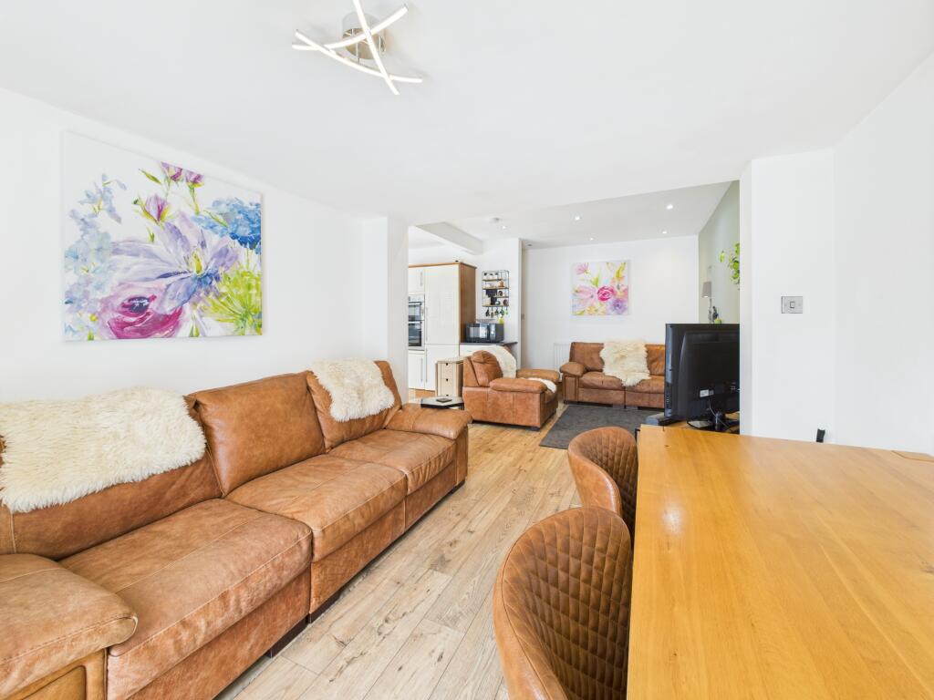 Open Plan Living/Kitchen