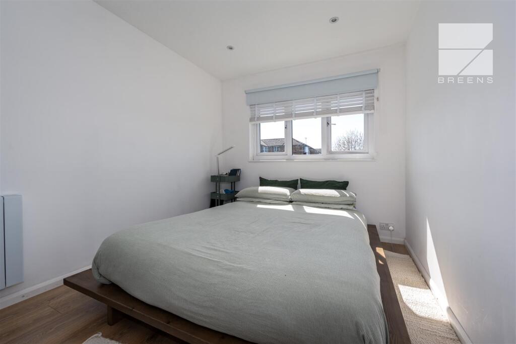 12 Hawthorne Court_0001.jpg