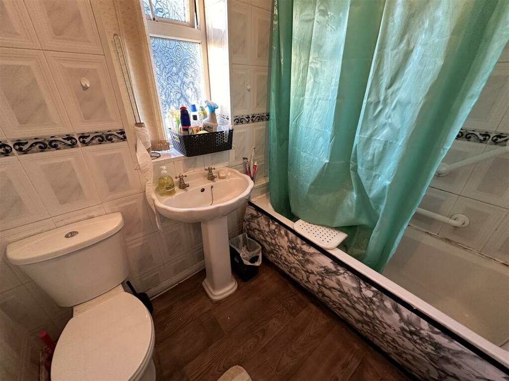 Bramleys Estate Agents - Lincoln Avenue - Heckmond