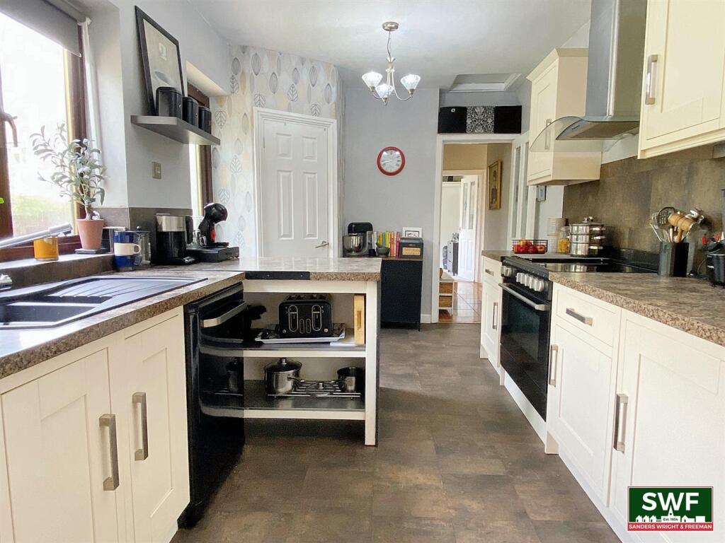 Kitchen5.jpg