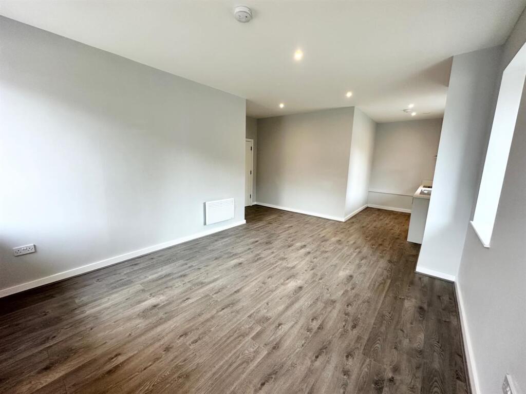 Open Plan Lounge/ Kitchen