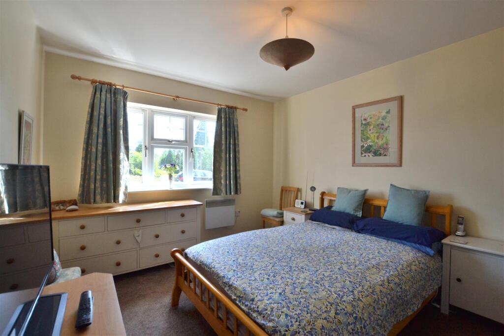 Bedroom One 1.JPG