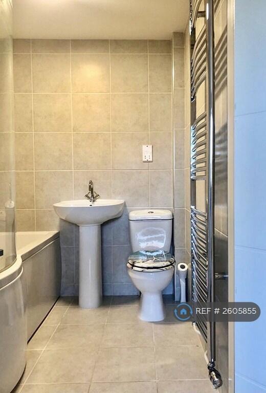 En-Suite Bathroom