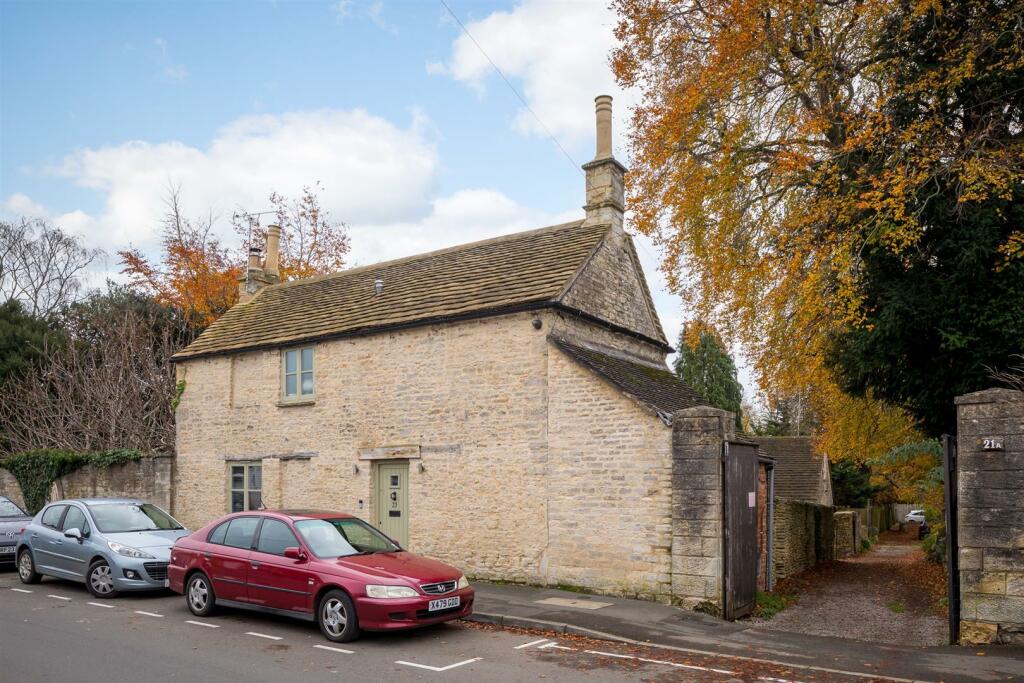 1 - 23 Querns Lane - GL7 1RL - Web.jpg