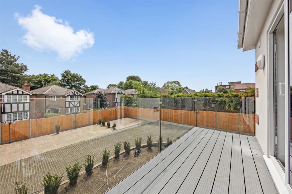 Flats 6, 15-17 Tudor Gardens - xu3UuQZCEnQomU4Xi1T