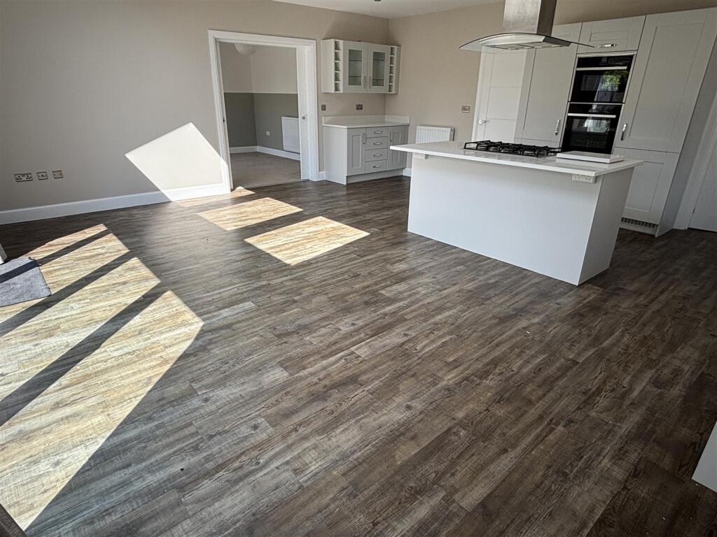 Open plan living/dining kitchen